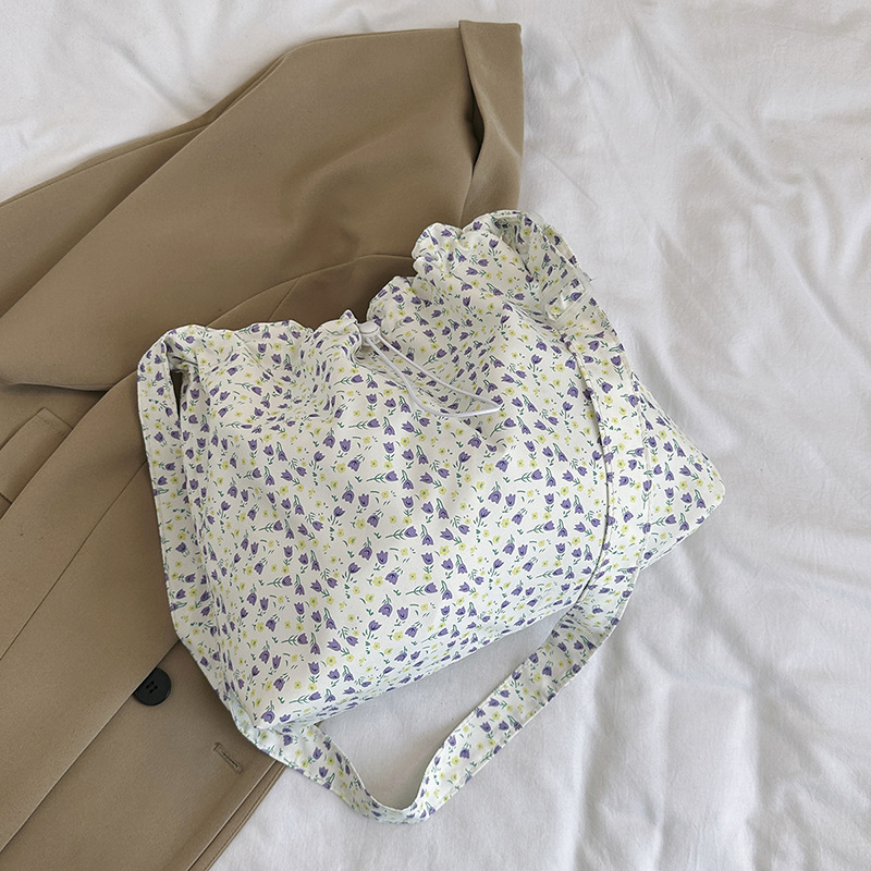 Verano pequeño fresco y ligero de gran capacidad flor triturada bolsa de lona para mujeres viajeros bolsa de hombro bolsa de clase para estudiantes universitarios
