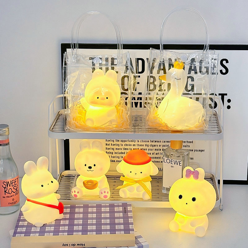 Luz de noche de vinilo de dibujos animados creativo de cabecera faro Internet celebridad juguetes luminosos para niños puesto de mercado nocturno suministro al por mayor