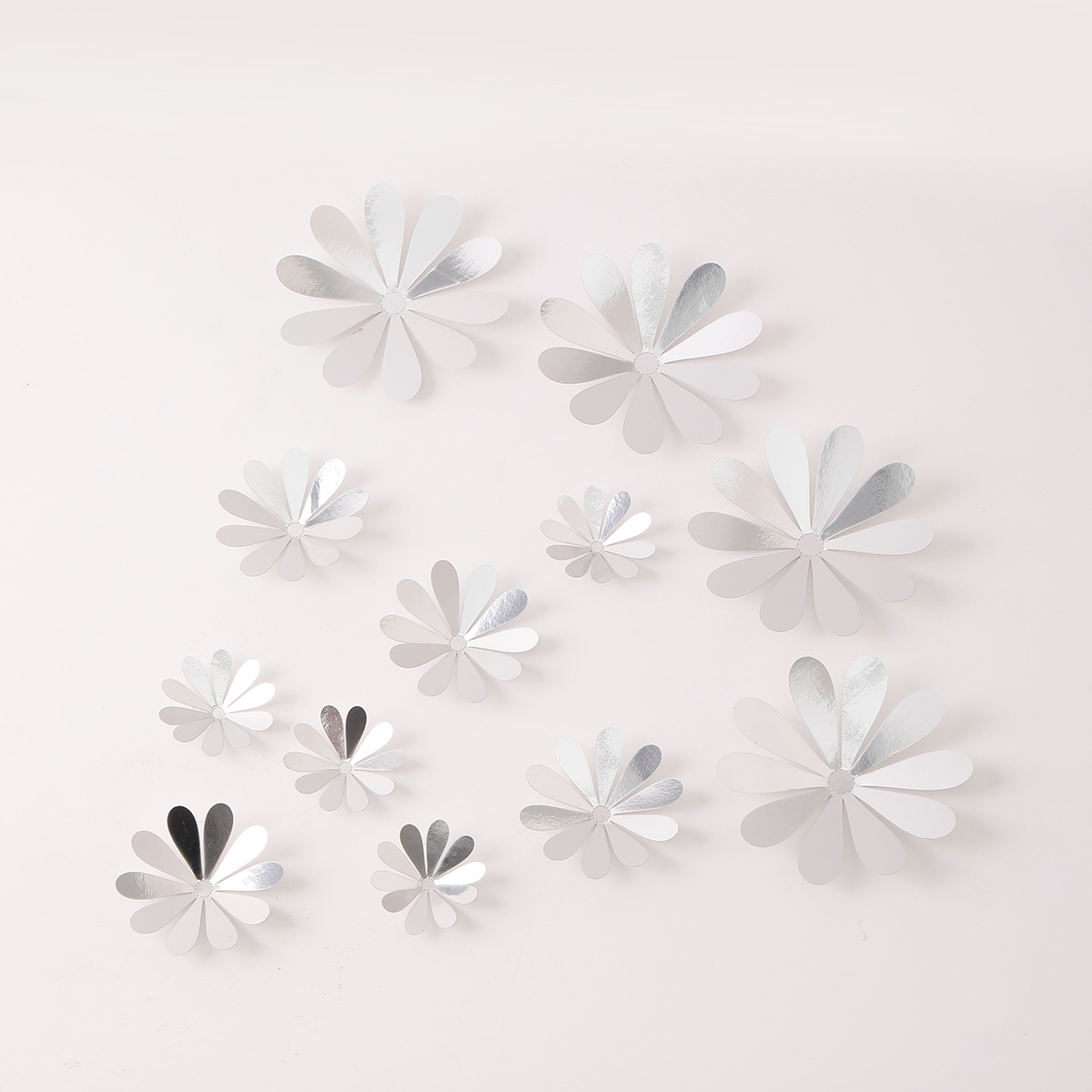 Lot de 12 autocollants muraux 3D en forme de fleurs, métallisés et multicolores, de style transfrontalier._voghion.com
