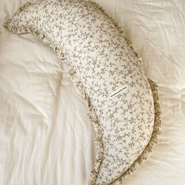 No. 001 cotton and linen crescent pillow