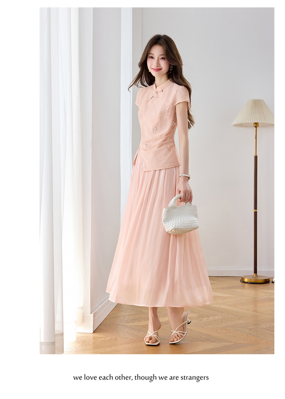 Set áo sơ mi thêu hoa kết hợp chân váy midi phong cách tân cổ điển — Màu hồng, màu trắng ngà chi tiết 12