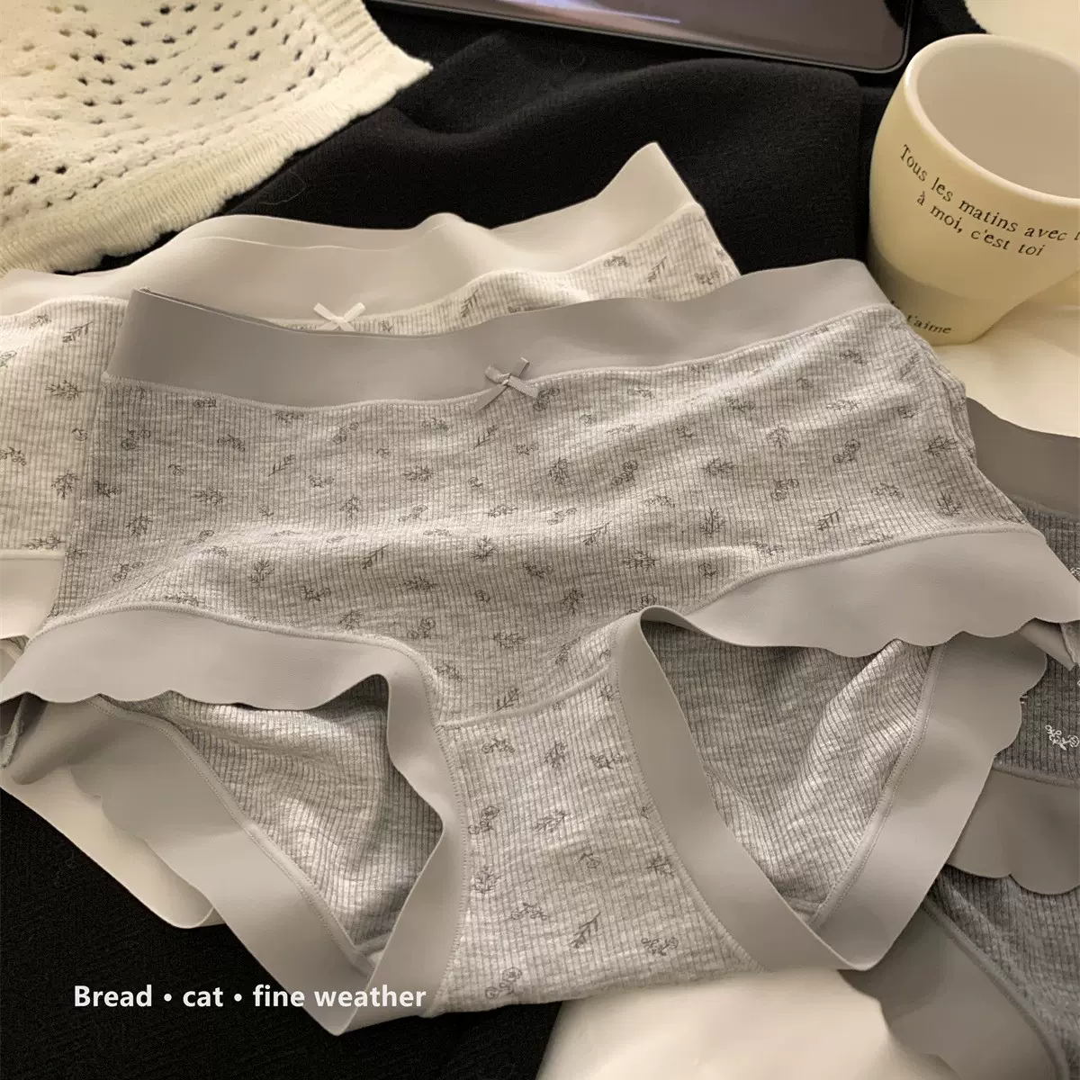 软乎乎抗菌裆全包臀中腰无痕内裤女生高弹秋冬透气三角裤