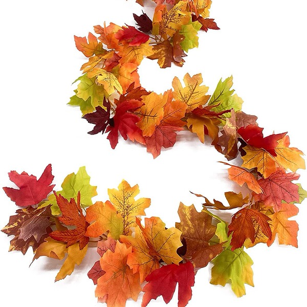 Realistic Christmas maple leaf