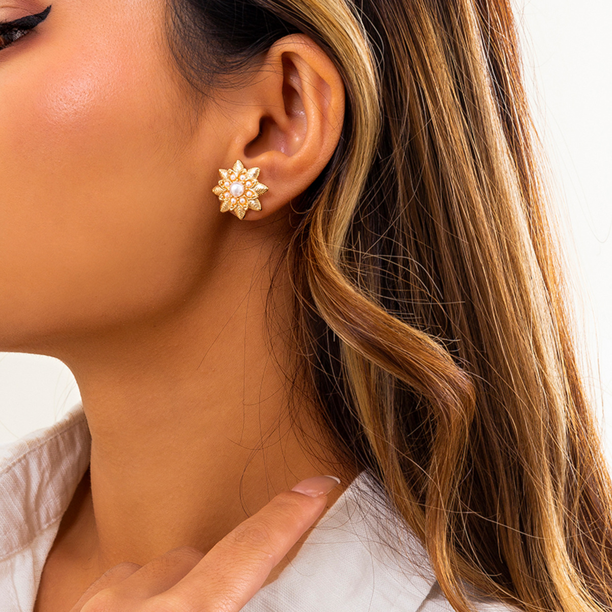 Bijoux avec micro incrustation tempérament, perle artificielle, petites boucles d'oreilles à fleurs, tournesol minimaliste, boucles d'oreilles polyvalentes_voghion.com