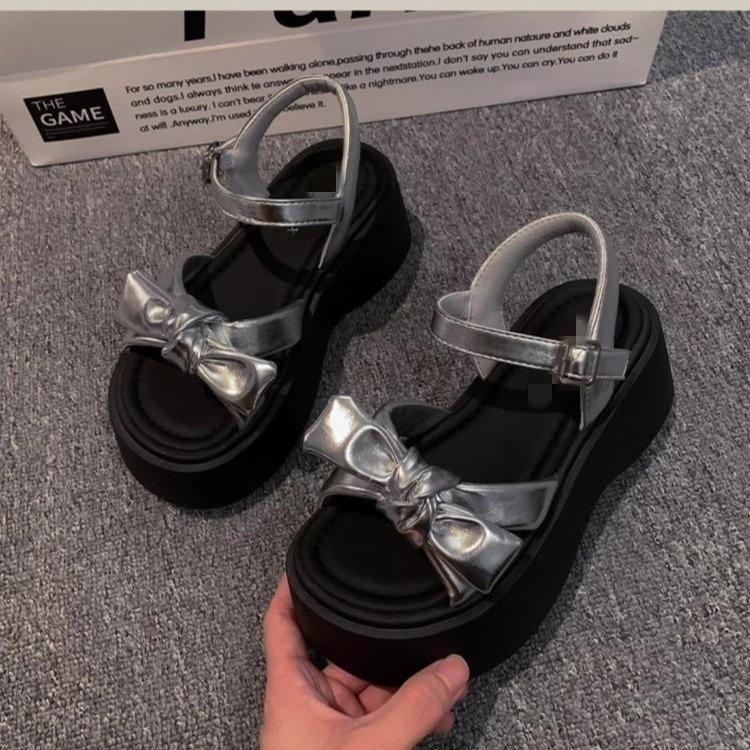 Sandalias de altura de arco para mujeres con suela gruesa hombre pequeño verano de 2026 nuevo estilo universal muffins mujeres romanas