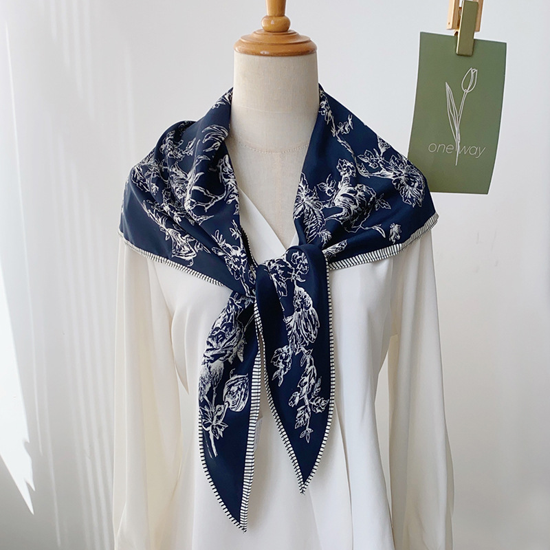 Boceto de toallas de triángulo impresas de flores de viento nueva moda china ropa de viaje con temperamento delgado buñuelo moda