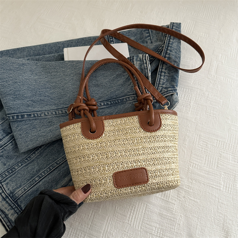 Bolsa de paja tejida para mujeres 2024 verano nuevo mochila portátil versátil bolso de balde de agua de estilo exterior bolso de trabajo