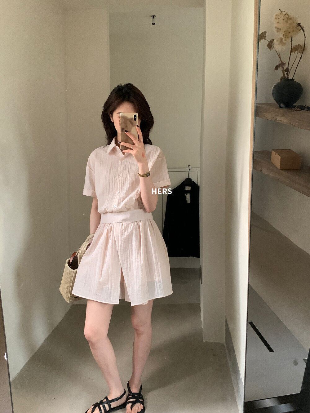 Bộ hai mảnh áo sơ mi ngắn phối quần short cạp chun nữ — xám đậm, màu hồng chi tiết 4
