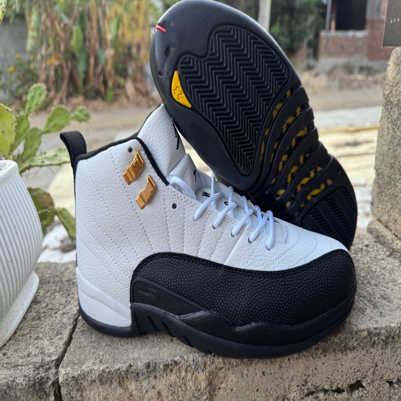 Comercio exterior Putian transfronterizo aj12 Chicago toro negro y blanco Gama azul negro y púrpura azul real Joe 12 zapatillas de baloncesto para hombres y mujeres