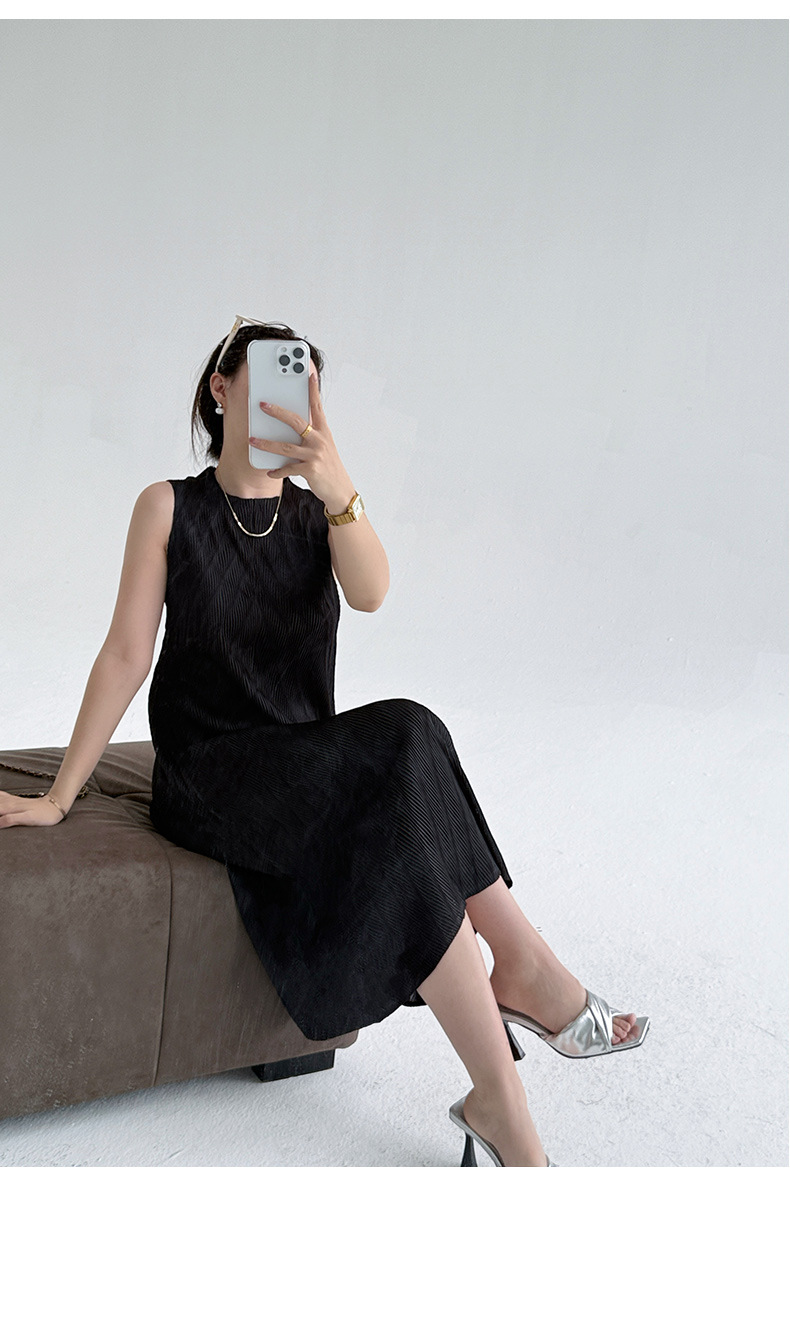Đầm maxi nữ không tay cổ tròn chất liệu nhăn phong cách hiện đại — màu đen chi tiết 22
