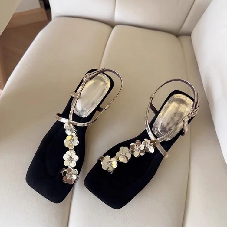 Fashionable elegant sandals square toe