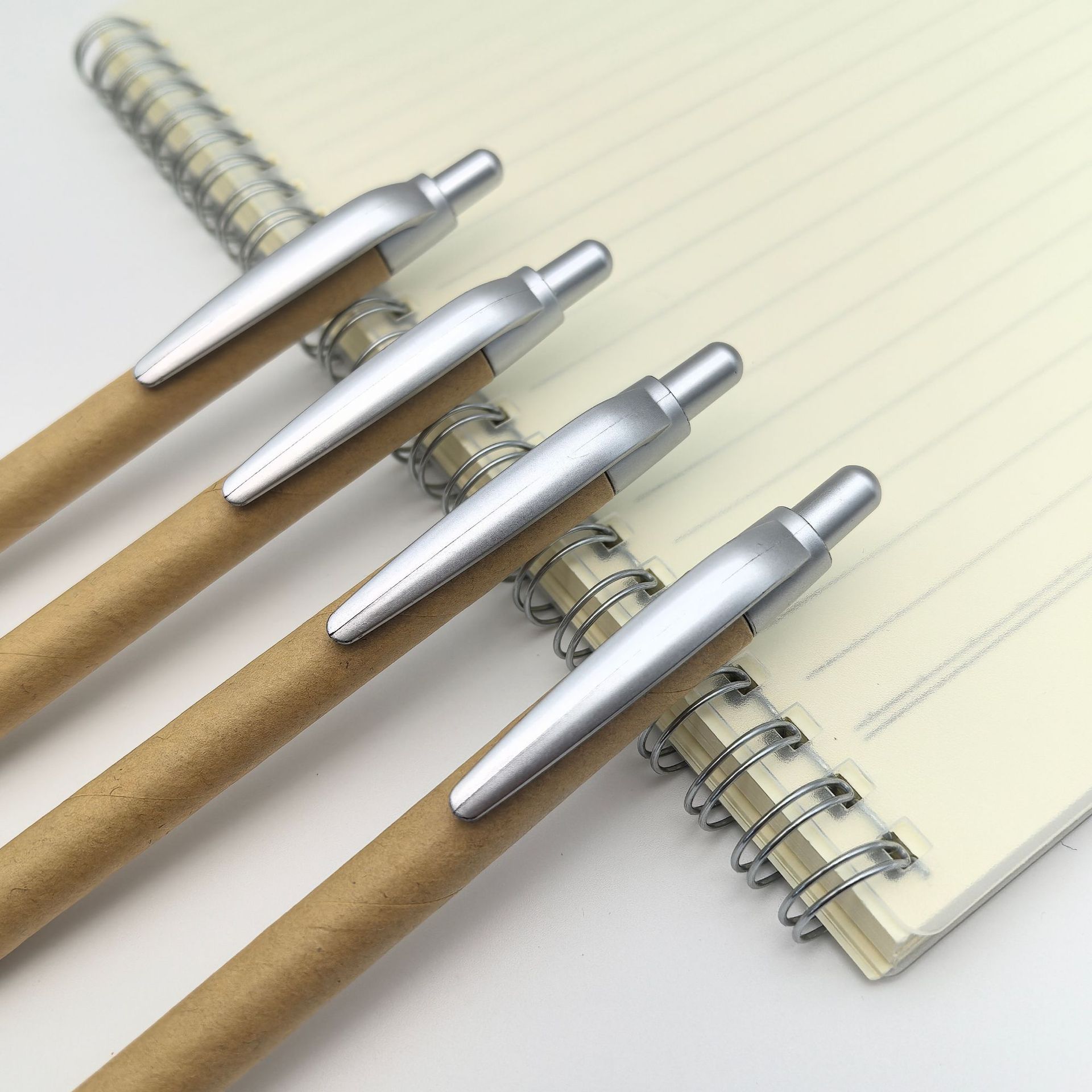 Customizado tubo de papel ecológico bolígrafo mayorista logotipo imprimible gancho de papel bolígrafo especial para hotel