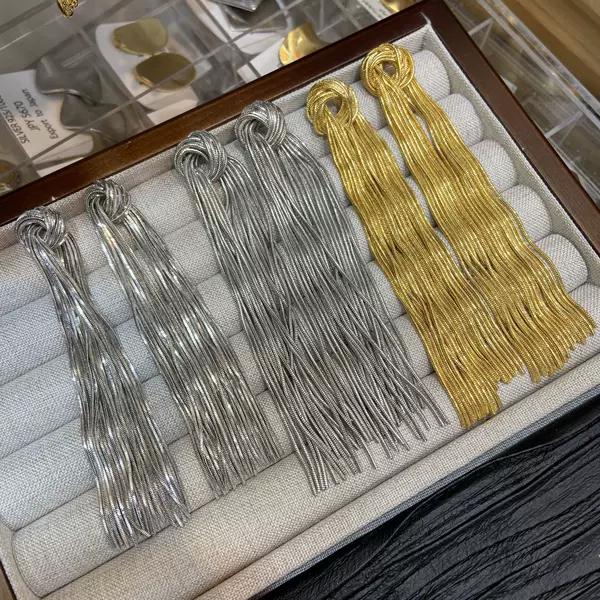 Light Luxury Sister-in-law Chen Shuting Same Style Gold Long Tassel Ear Line Women's Niche Design High-end Atmospheric Earrings