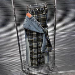 ファッションの小さい大衆のデザイン感は腰の封を取り外して多く格子を着てデニムのズボンの女性の2024冬をつなぎます。