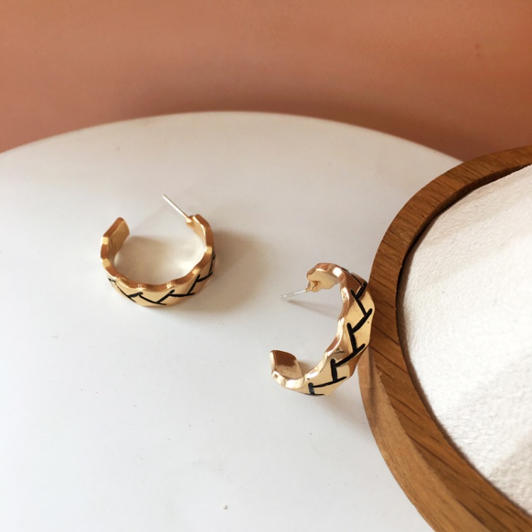 Fashion C-shaped Semicircle Matte Alloy Earrings Wholesale display picture 4