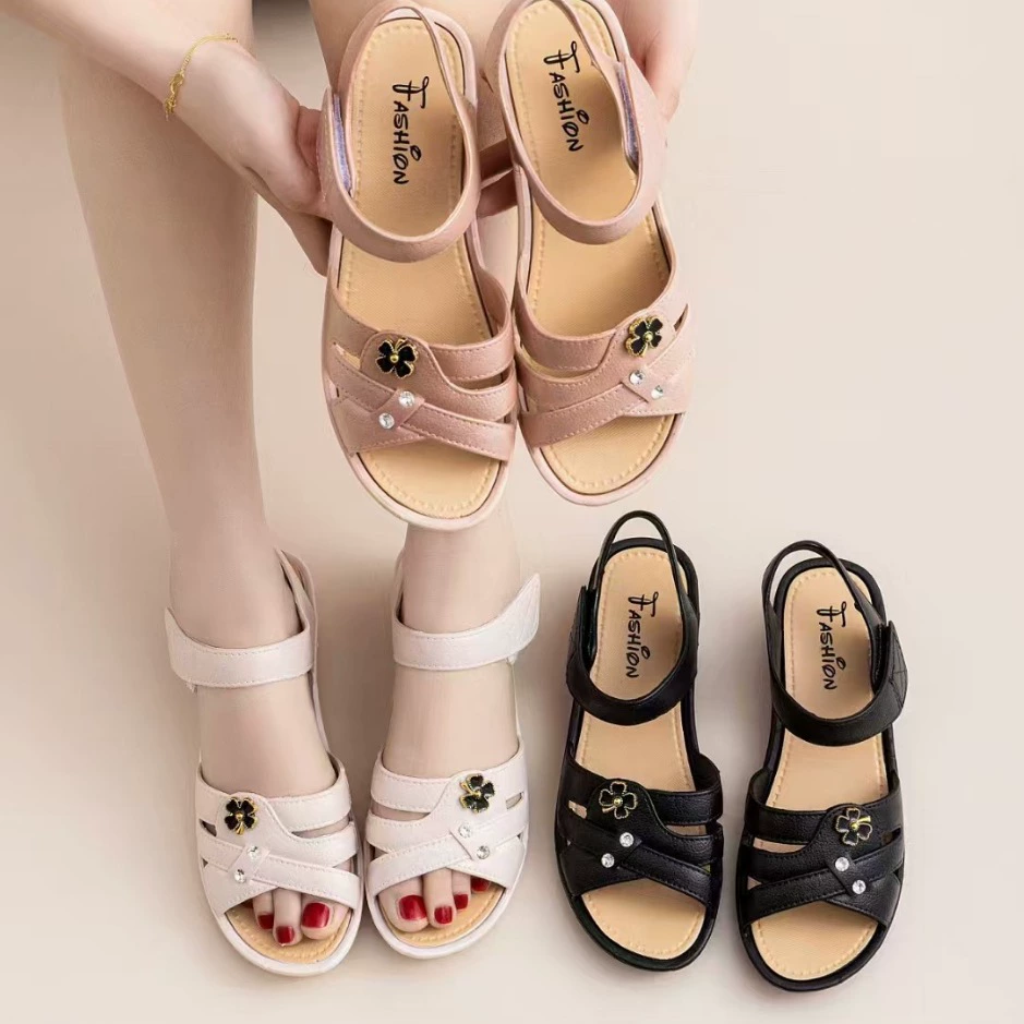 Летняя новая мода дамы на слоупстоне сандалии противоскользящие и износостойкие наружные воздухопроницаемые толстые подошвы мамы сандалии оптом