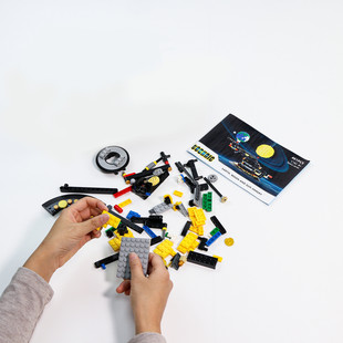Building Blocks Moc: Moc-4477 Earth Moon and Sun Model with Joystick Christmas Gift