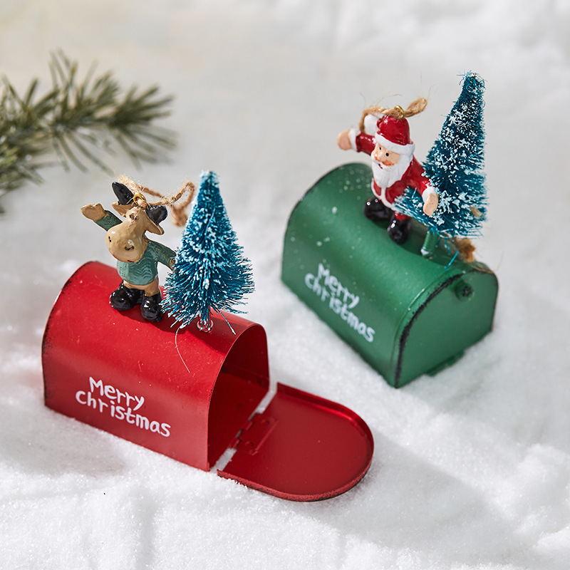 Nuevos productos transfronterizos de hierro forjado árbol de Navidad pequeño buzón Papá Noel muñeco de nieve ventanas de diseño de colgante adornos pequeños