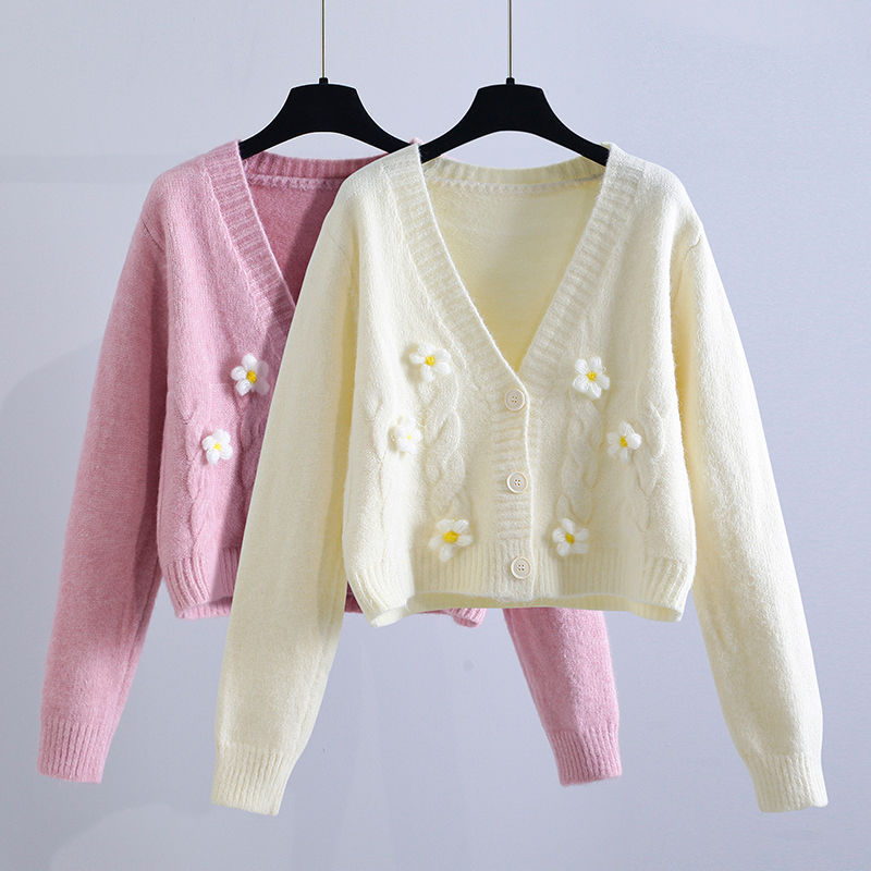 Fresh and Simple Handmade Floral Short Cable-Knit Sweater Cardigan for Women, Early Autumn New Korean Style Outerwear for Petite Women Fresh and Simple Handmade Floral Short Cable-Knit Sweater Cardigan for Women, Early Autumn New Korean Style Outerwear for Petite Women