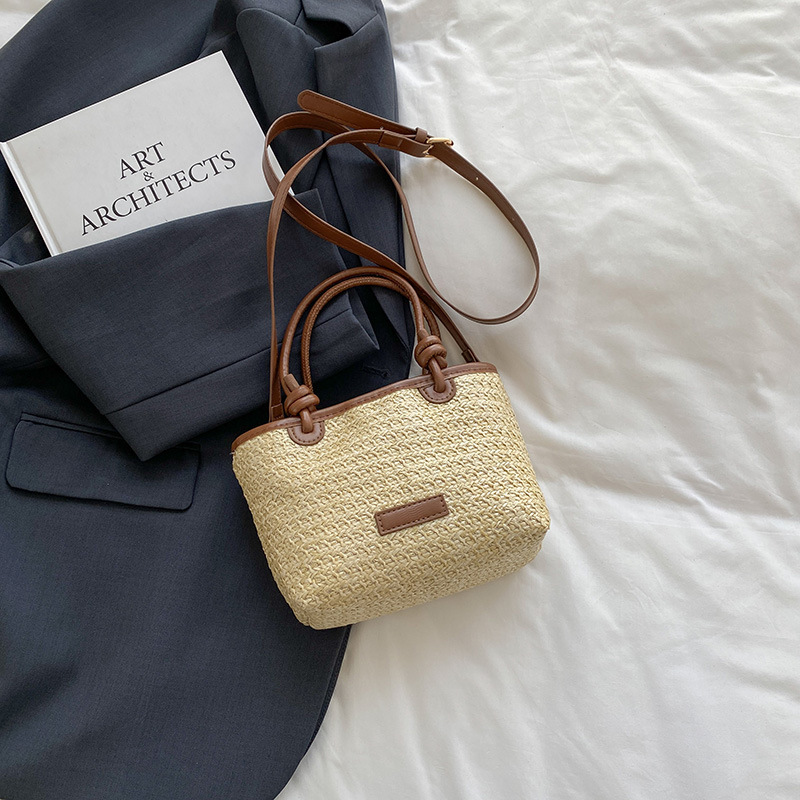 Bolso tejido estilo playa de vacaciones de primavera y verano bolso de mensajero portátil 2025 nuevo estilo nudo de cuerda de aire extranjero bolso de canasta de verduras bolso tejido