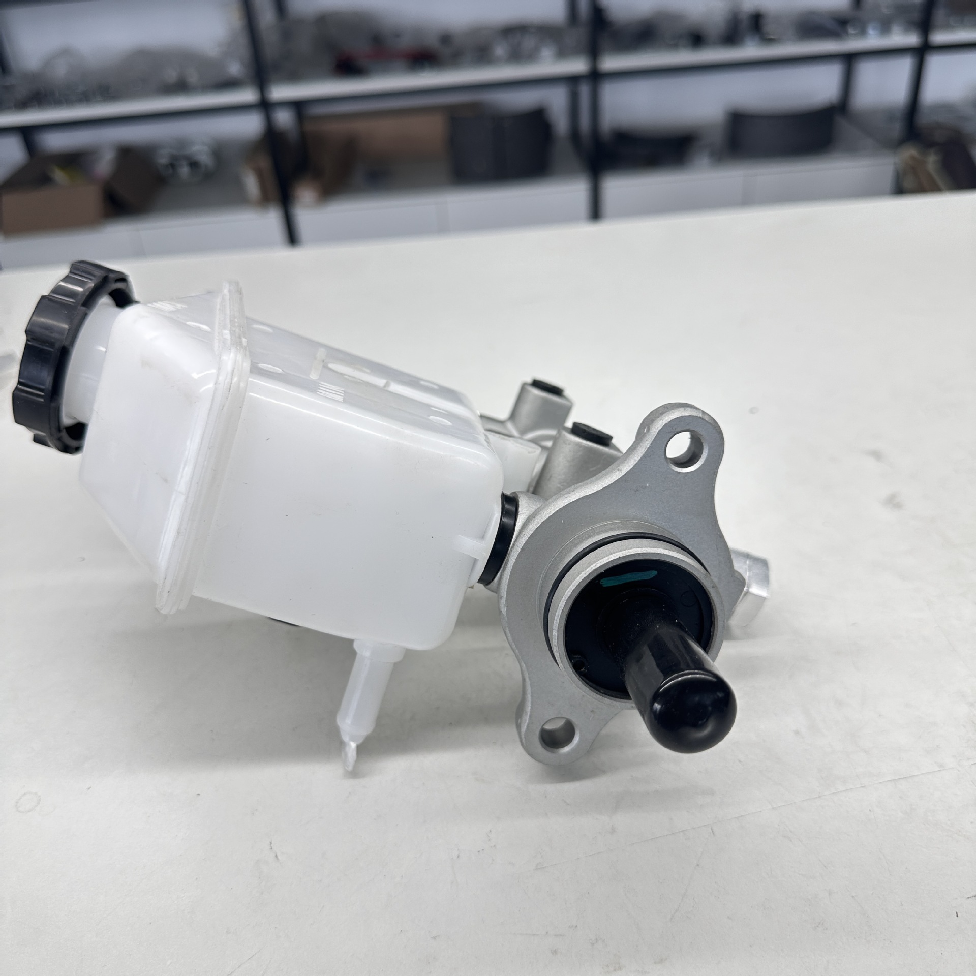 Suitable for Kia Rio Brake Master Cylinder 58510-1g000 58510-1g010