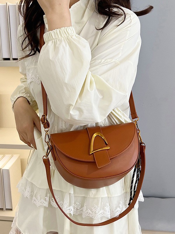 Bolsa de silla de lujo ligera de venta caliente para mujeres 2025, comercio exterior transfronterizo nuevo estilo de alta calidad de moda versátil mochila de hombro