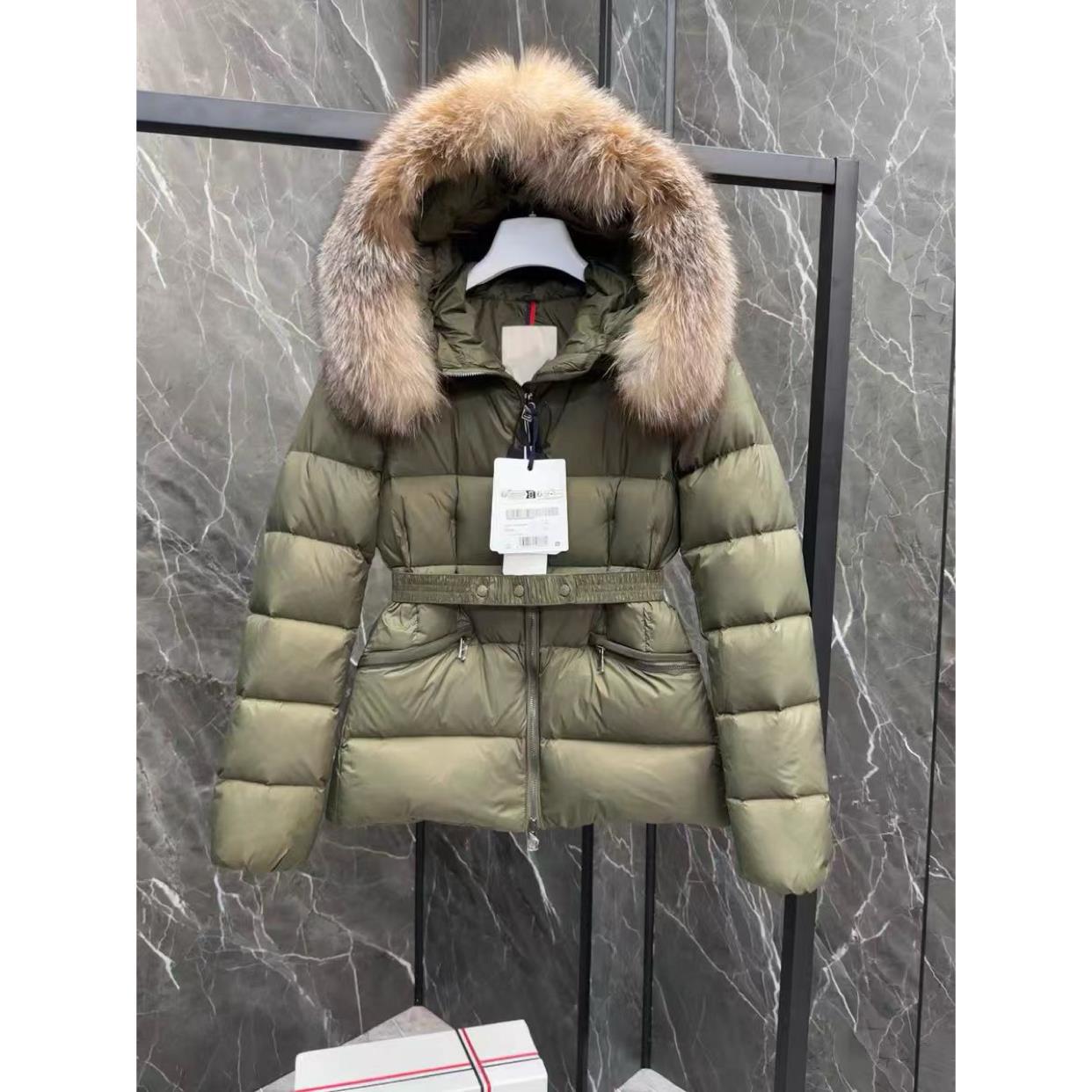 蒙家新款短款羽绒服女士修身收腰时尚大狐狸毛领加厚保暖外套