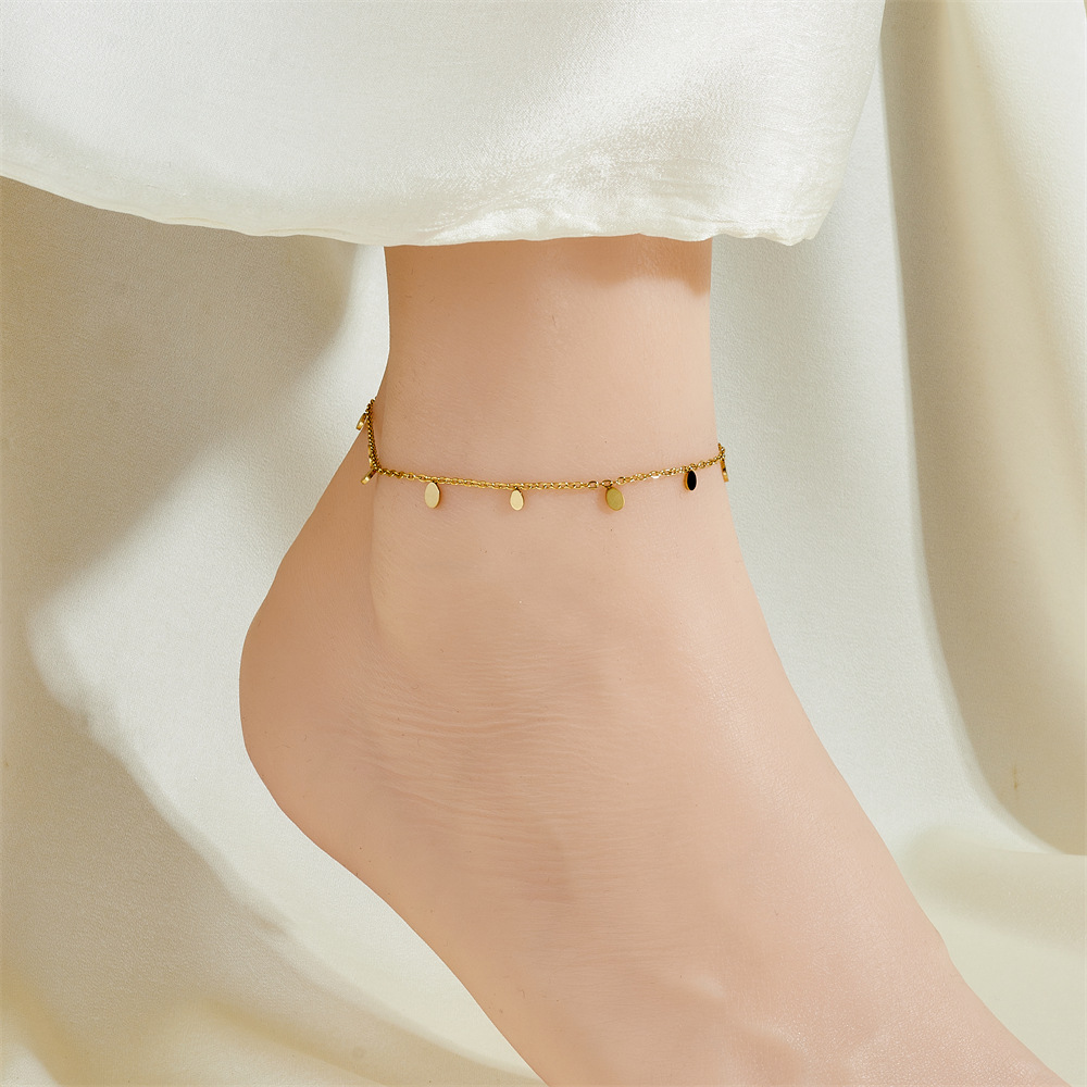 Lujo ligero nuevo estilo gota de agua collar de acero de titanio femenino diseño de nicho sentido cadena de clavícula nueva cadena de suéter de accesorios de oro de 18 quilates