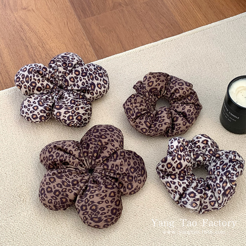 Otoño y invierno nuevo patrón de leopardo flor de algodón anillo de cabello femenino de alto nivel detrás de la cabeza flor temperamento bola de cabello adornos de cabello