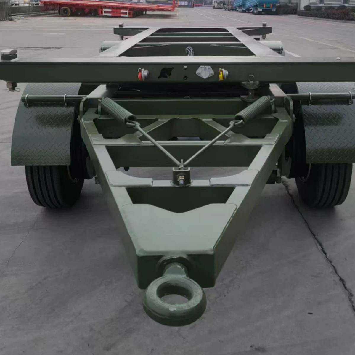 Многоусиленный буксир прицеп полный поезд. Соединитель