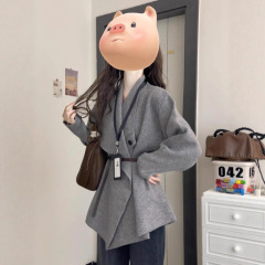 灰色翻领毛衣外套女秋冬2025新款慵懒感收腰秋季针织开衫上衣