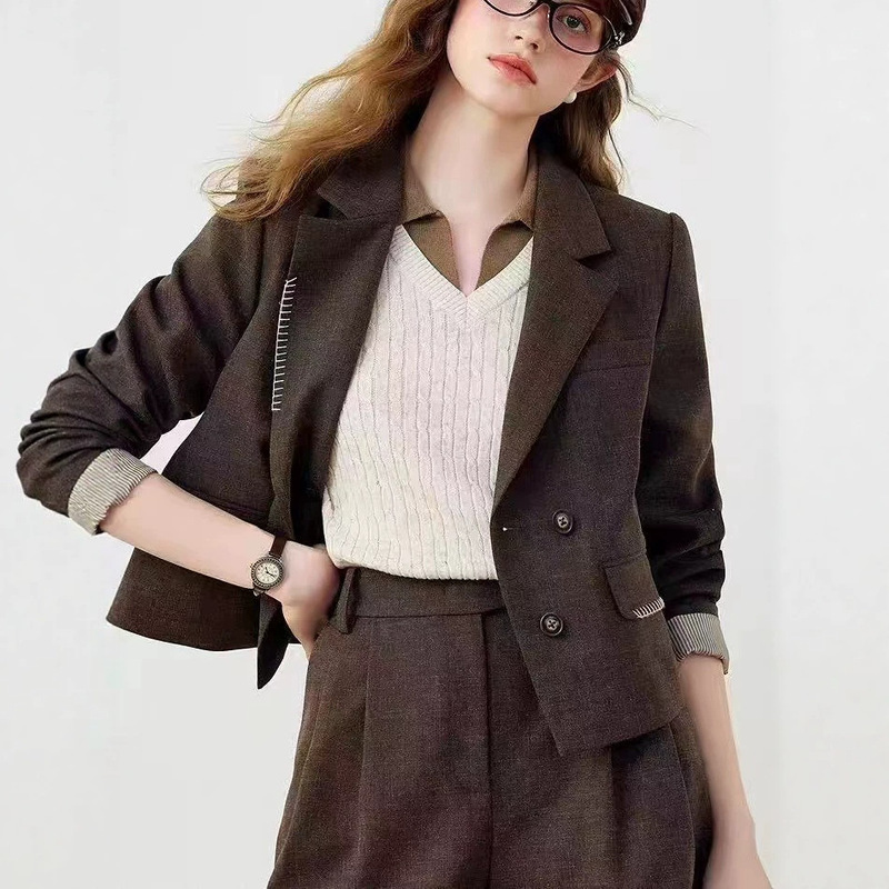 Retro color-blocked shell-embroidered blazer for women, 2026 autumn new collection, loose-fitting, short style, elegant and suitable for work