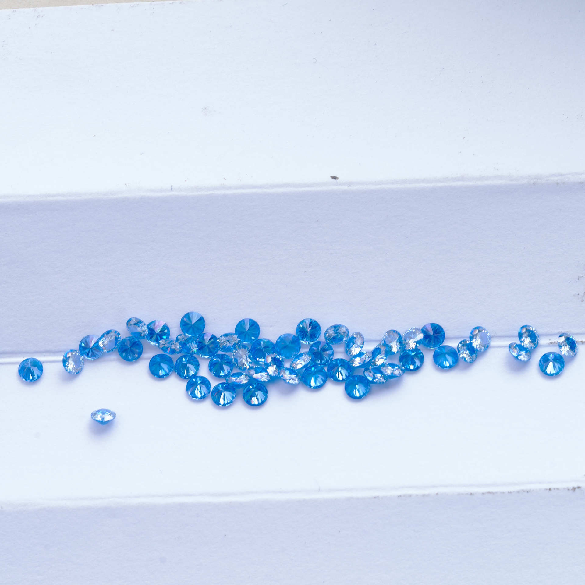 Wuzhou venta directa redonda chapada rosa azul azul piedra desnuda de 3mm cm piedra con piedra pequeña broca al por mayor desnuda