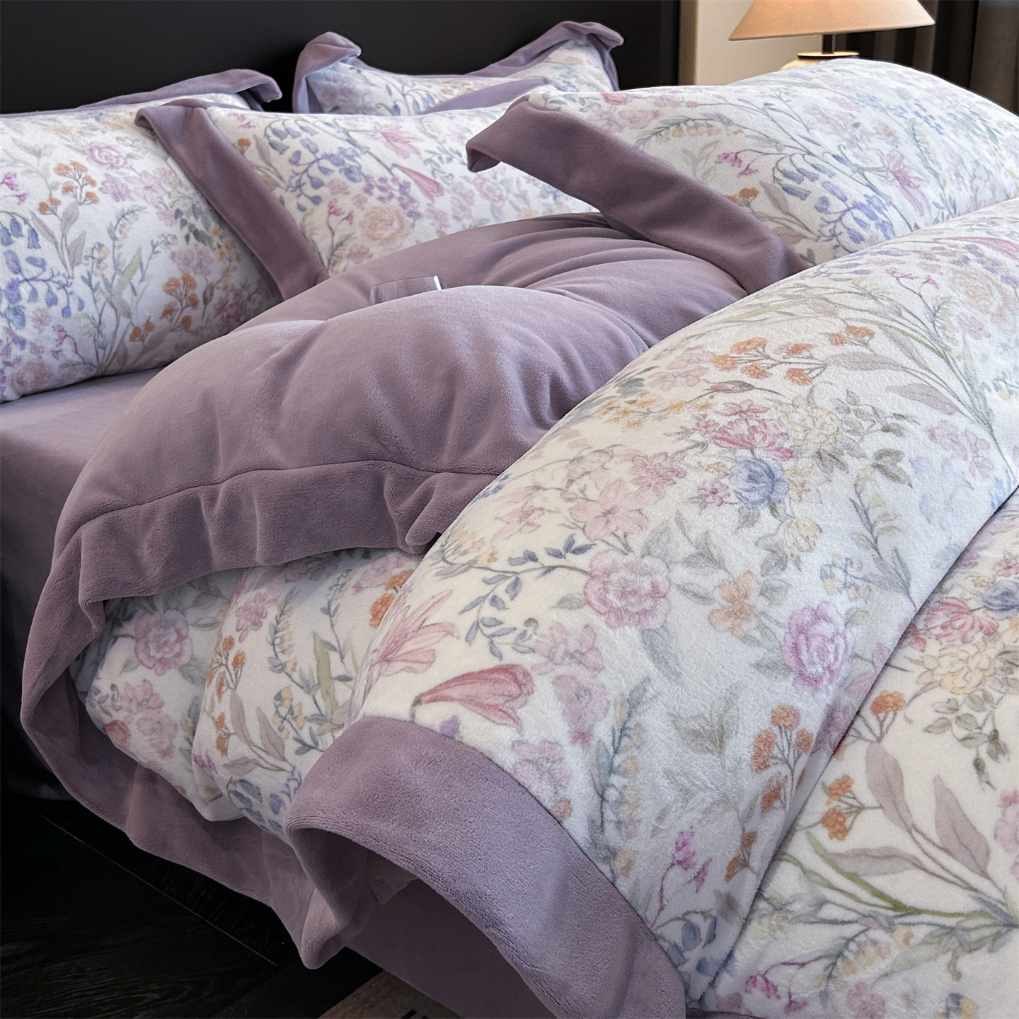 Leche de invierno cama de cuatro piezas conjunto 2025 nuevo engrosado calentamiento sábanas de coral cubierta de cama de tres piezas conjunto de ropa de cama