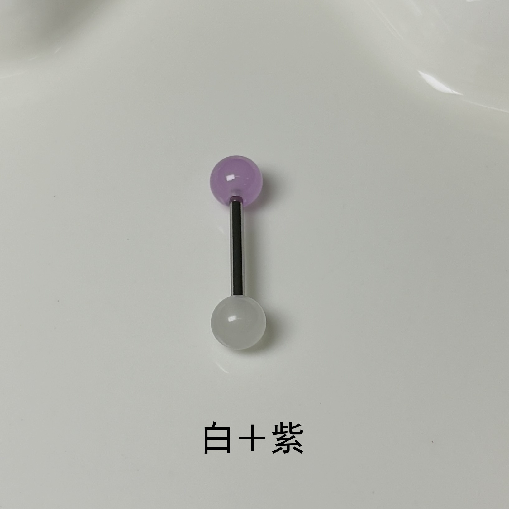 16G labret stud size and finish detail