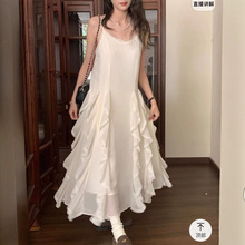 法式v领吊带连衣裙女春夏甜美重工蕾丝荷叶边显瘦不规则气质长裙