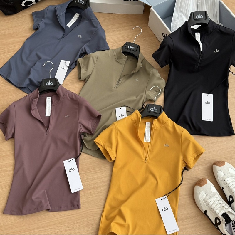25春夏の新型韓国版の小さい襟の半ファスナーの修身はやせている半袖の速乾性のtシャツの上着の女性の項を現します。|undefined
