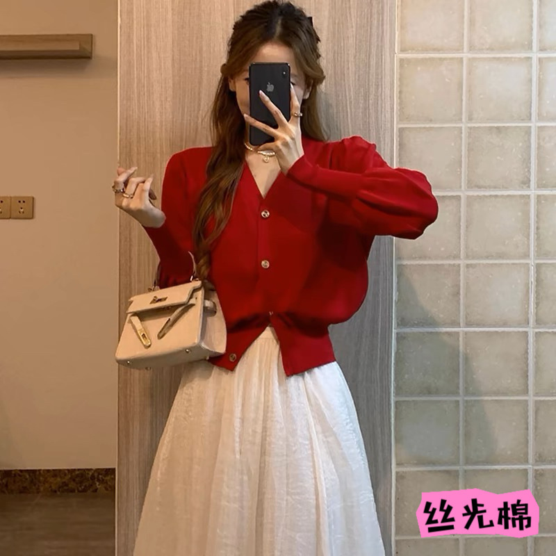 Black V-neck Knitted Cardigan Women's Spring and Autumn Tight Waist Outer Sweater Short Slim-fit Coat Western Style Puff Sleeve Top Black V-neck Knitted Cardigan Women's Spring and Autumn Tight Waist Outer Sweater Short Slim-fit Coat Western Style Puff Sleeve Top
