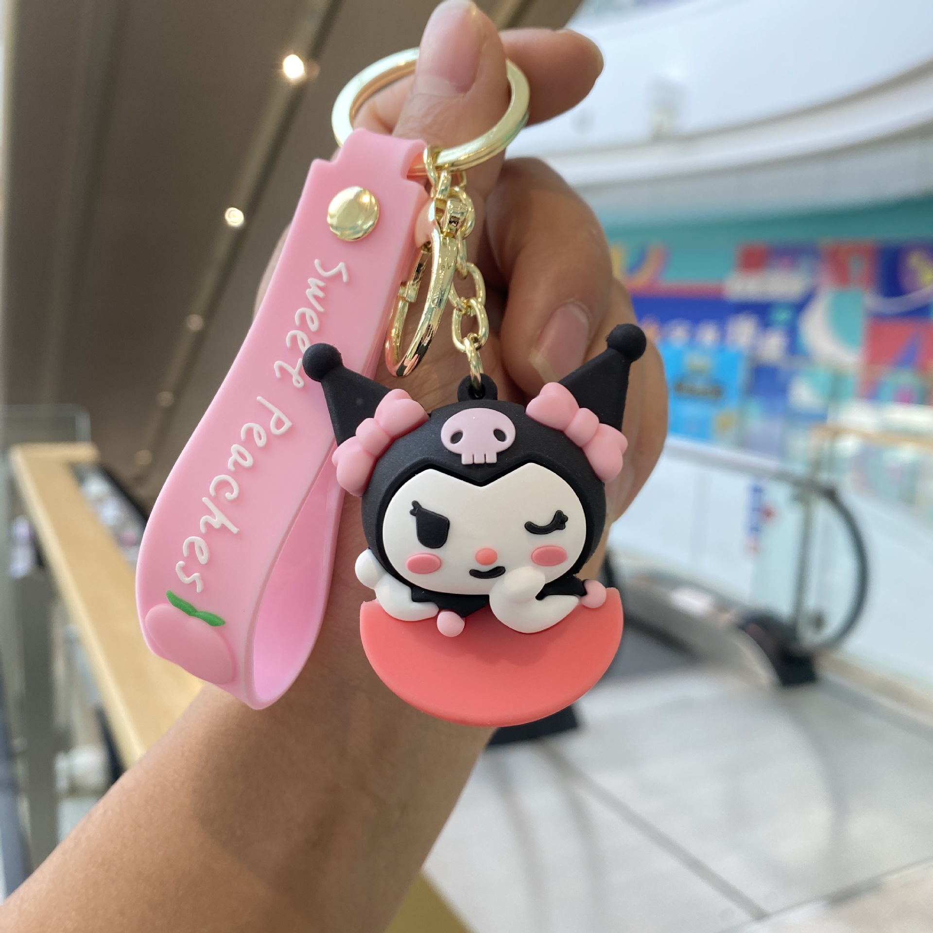 Melocotón Sanrio llavero de dibujos animados muñeca colgante pareja pequeño regalo bebé captura máquina mochila llavero al por mayor