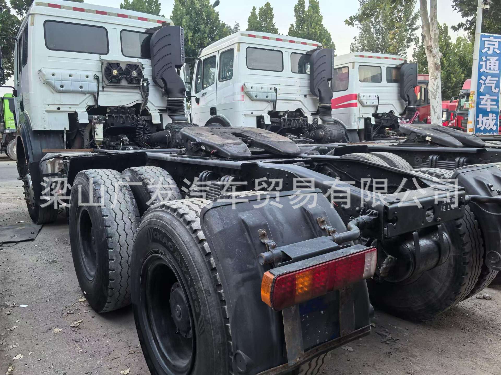 Used Beiben heavy-duty truck tractor head, 6x4 dual-drive diesel semi-trailer truck, in excellent new condition, suitable for export