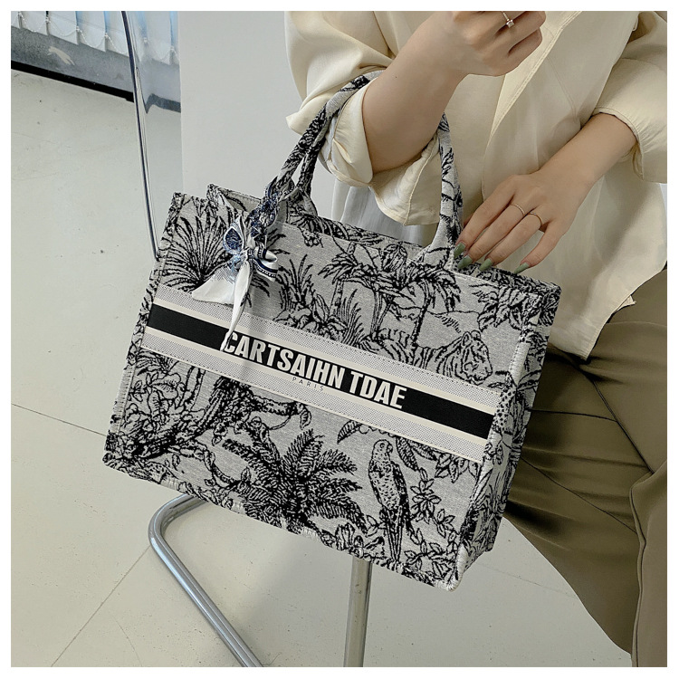 Bolso de mujer 2025, nuevo estilo transfronterizo, bolso tote con estampado de letras, con un toque de alta gama, diseño exclusivo, práctico para salidas y viajes diarios.