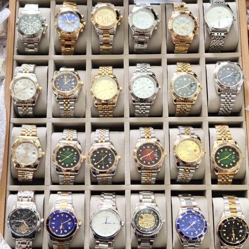 Live blind box stock men's and women's waterproof watches luminous steel band calendar quartz watch fashion watch random wholesale