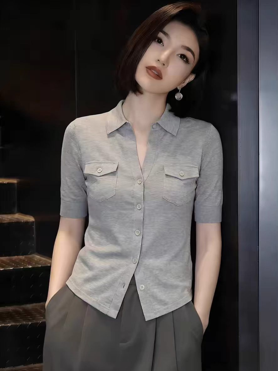 Áo thun polo cổ bẻ tay ngắn dệt kim phom slim màu xám — Màu đặc