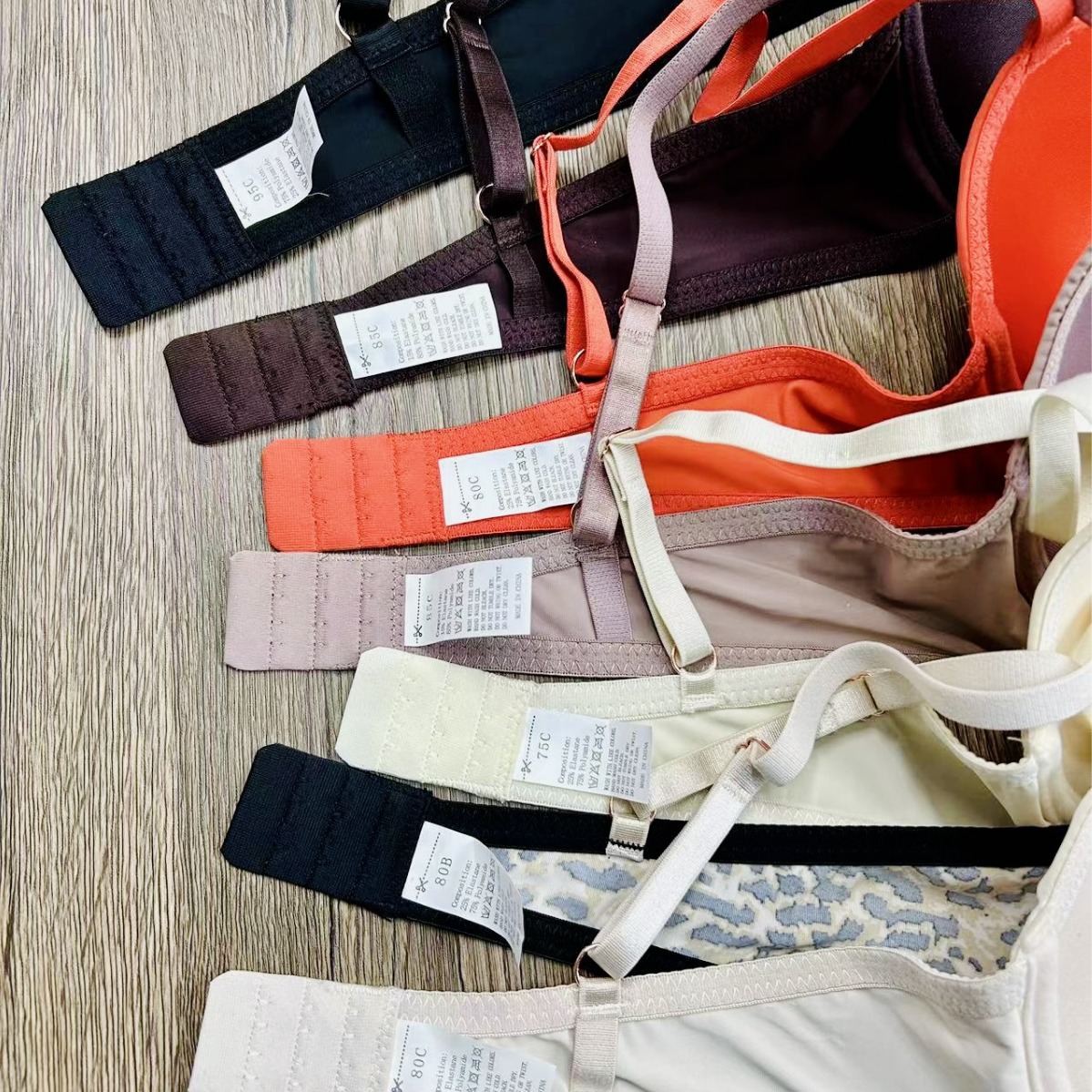 Nuevo comercio exterior europeo y americano ropa interior de dama confortable sujetador de encaje con anillo de acero fabricantes de sujetadores de esponja al por mayor