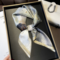シルクのスカーフの小さい方のタオルの70cmの高級な贈り物の绢糸のスカーフの春秋の後ろ姿の女の子の小さいスカーフはスーツを配合します。