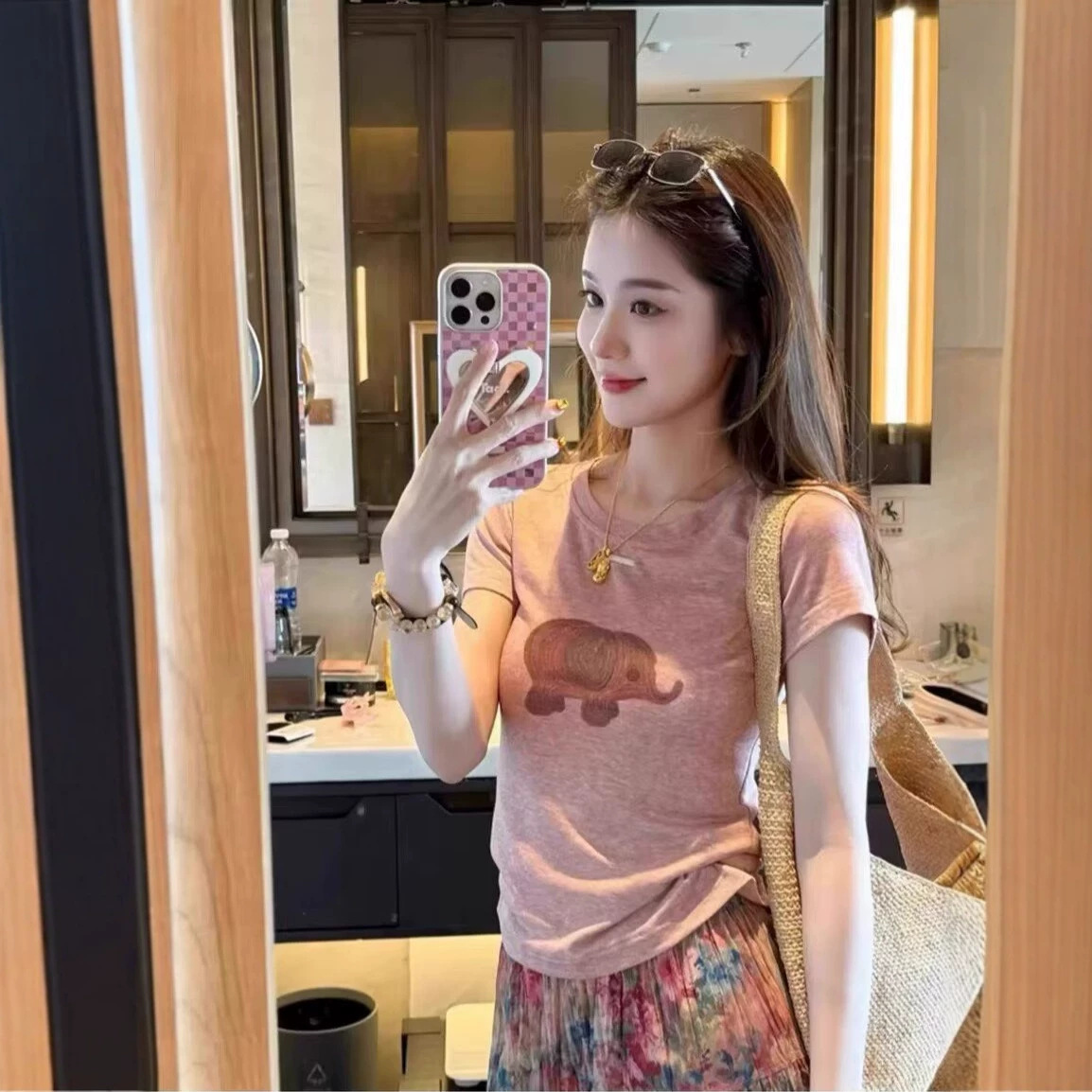 Áo thun nữ ngắn tay in hình voi nhỏ phong cách dịu dàng — màu hồng chi tiết 1