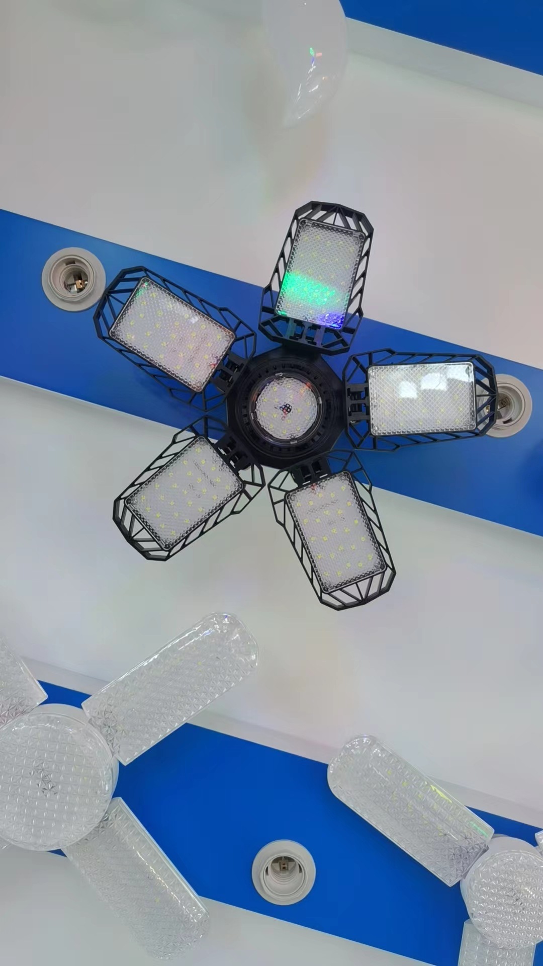 Luz LED plegable para garaje y taller