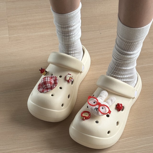 Croc Shoes for Women, New Summer Products, Internet Celebrity Hot Style, Cartoon Cute Outer Wear, Non-Stinky Feet, Non-Slip Toe Slippers Croc Shoes for Women, New Summer Products, Internet Celebrity Hot Style, Cartoon Cute Outer Wear, Non-Stinky Feet, Non-Slip Toe Slippers