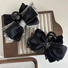 サテンの高級感のある花の蝶結びは女性をつかみます。