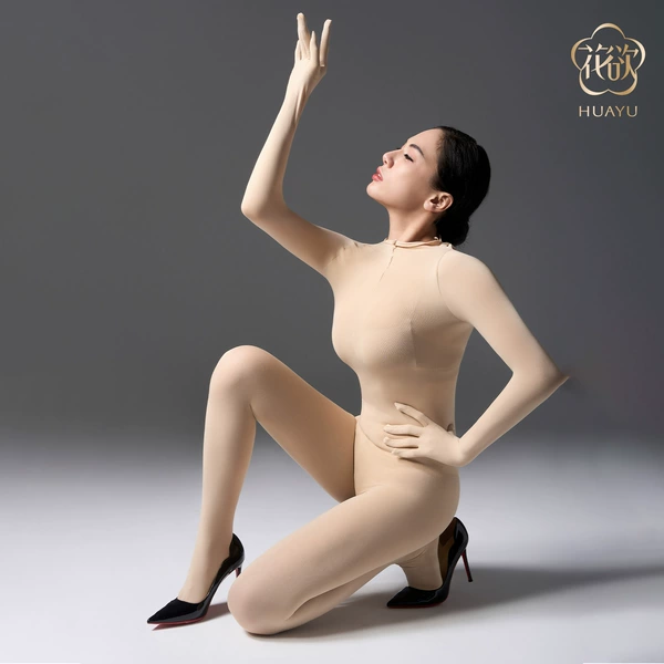 Skin color [9-120D velvet jumpsuit]]